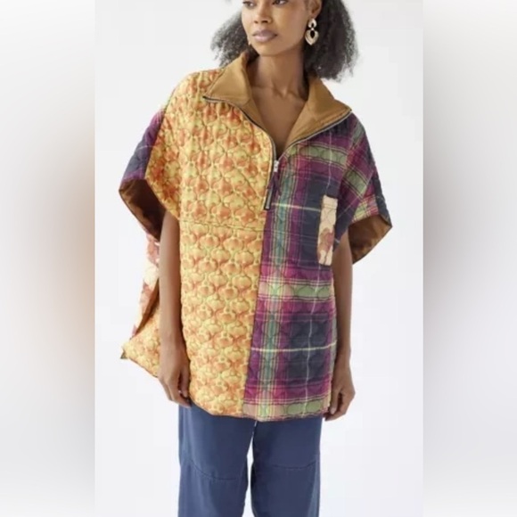 NWOT Urban Outfitters Women's Nylon Quilted Boxy Patchwork Poncho One Size - Picture 1 of 13